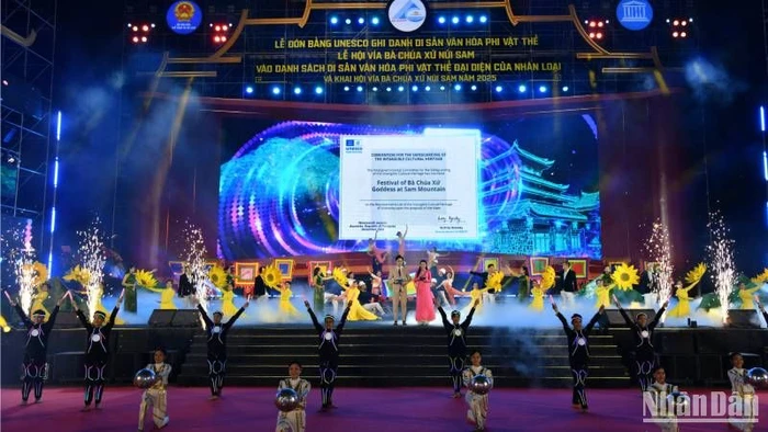 Quang cảnh lễ hội.