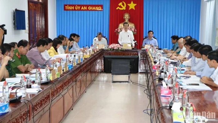 Quang cảnh buổi họp.