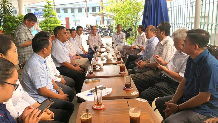 Sở Y tế tỉnh Đồng Tháp mời các đơn vị liên quan vụ nghi ngờ ngộ độc thực phẩm tại Ngày hội STEM ở Đồng Tháp trao đổi tìm hiểu nguyên nhân.