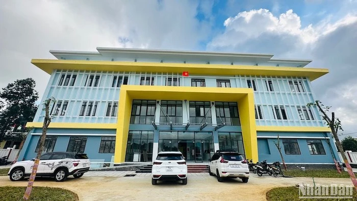 Trung tâm y tế thị xã Đức Phổ được xây mới chăm sóc sức khỏe, phòng dịch trong cộng đồng.