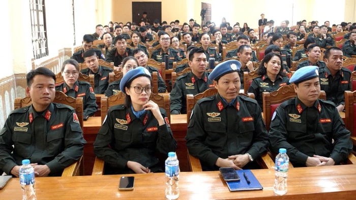 Đại biểu tham dự tọa đàm.