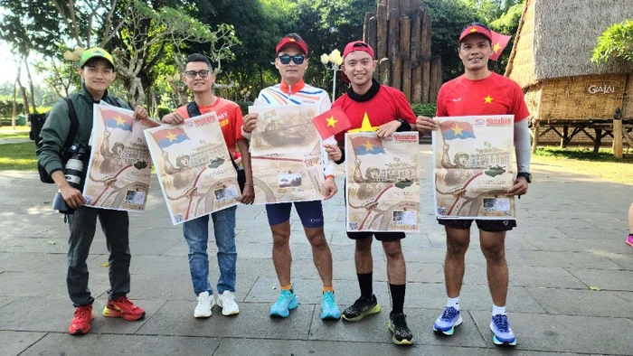 Chuyển phụ san đến tận tay bạn đọc.