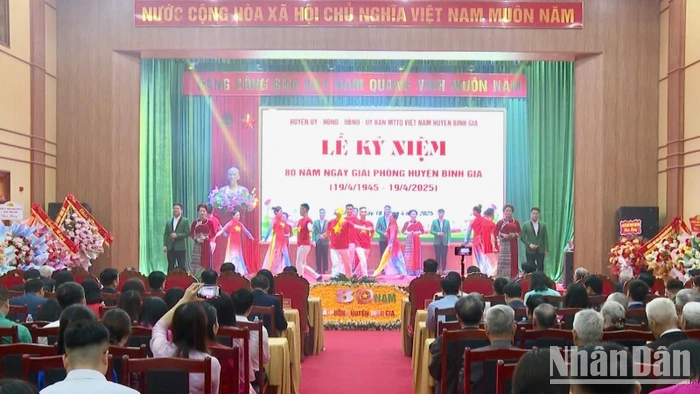 Quang cảnh Lễ kỷ niệm 80 năm Ngày Giải phóng huyện Bình Gia.