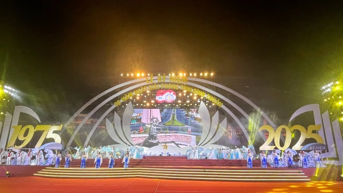 Lễ Mít-tinh kỷ niệm 50 năm Ngày Giải phóng