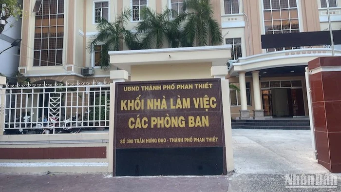 Nhiều viên chức, lãnh đạo của Ủy ban nhân dân thành phố Phan Thiết sai phạm khi cấp đất sai.