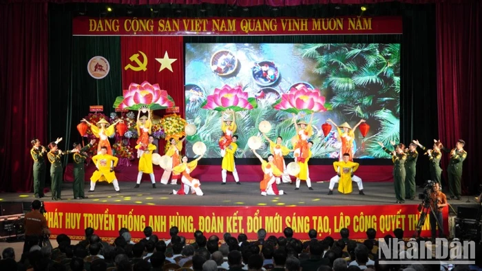 Văn nghệ chào mừng Lễ kỷ niệm 80 năm Ngày truyền thống lực lượng vũ trang nhân dân tỉnh Quảng Nam.