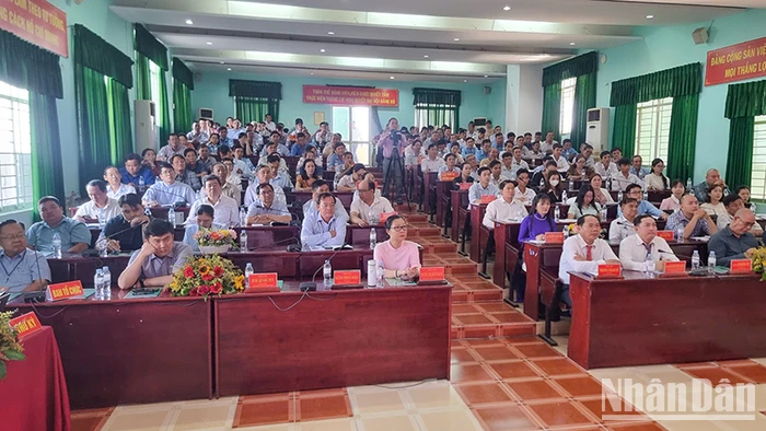 Đại biểu tham dự hội thảo.