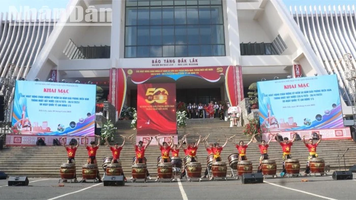 Một hoạt động chào mừng kỷ niệm 50 năm Ngày Giải phóng hoàn toàn miền nam, thống nhất đất nước và Ngày Quốc tế Lao động 1/5 tại Bảo tàng Đắk Lắk.