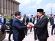 Thủ tướng Malaysia Anwar Ibrahim đón Thủ tướng Phạm Minh Chính. (Ảnh: TTXVN)