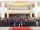 Các đại biểu dự Chương trình giao lưu hữu nghị chụp ảnh lưu niệm tại buổi lễ. (Ảnh: Ủy ban Trung ương Mặt trận Tổ quốc Việt Nam cung cấp)