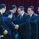Thủ tướng Phạm Minh Chính chia buồn cùng gia đình nguyên Chủ tịch Đảng Nhân dân Cách mạng Lào, nguyên Chủ tịch nước Lào Khamtay Siphandone. (Ảnh: DƯƠNG GIANG/TTXVN) 