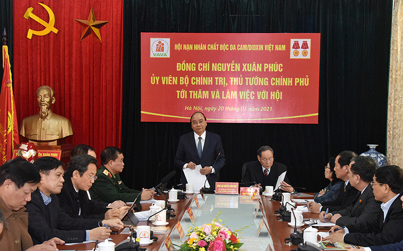 Thủ tướng Nguyễn Xuân Phúc thăm làm việc với Trung ương Hội Nạn nhân chất độc da cam/đi-ô-xin Việt Nam. 