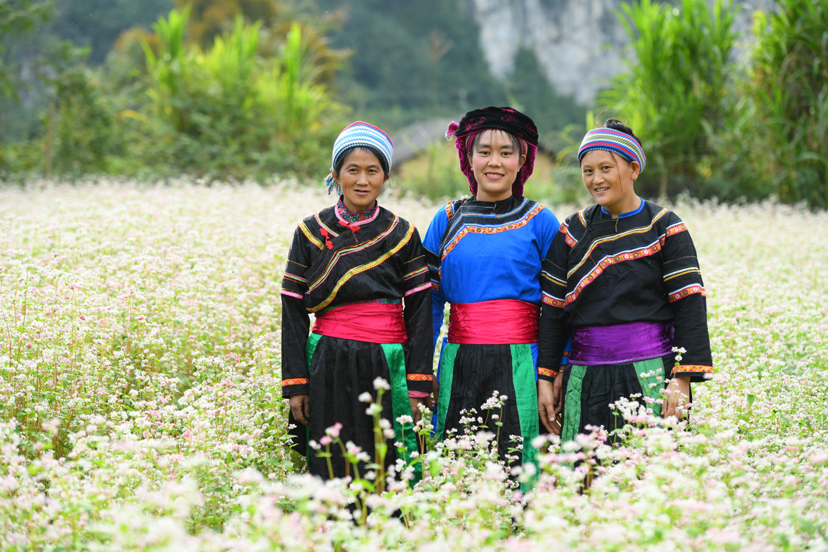Trang phục truyền thống của phụ nữ Cờ Lao (Ảnh: THÀNH ĐẠT)