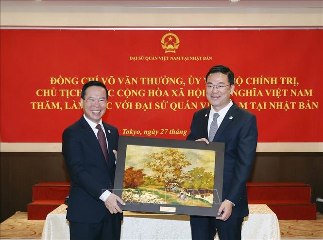 Chủ tịch nước Võ Văn Thưởng thăm, làm việc với Đại sứ quán Việt Nam tại Nhật Bản ảnh 1