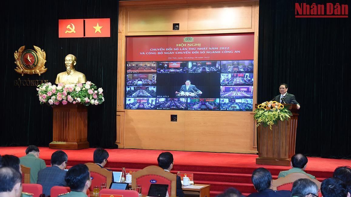 Thủ tướng Phạm Minh Chính phát biểu chỉ đạo Hội nghị trực tuyến toàn quốc về chuyển đổi số ngành công an nhân dân lần thứ nhất năm 2022 và công bố Ngày Chuyển đổi số ngành công an.