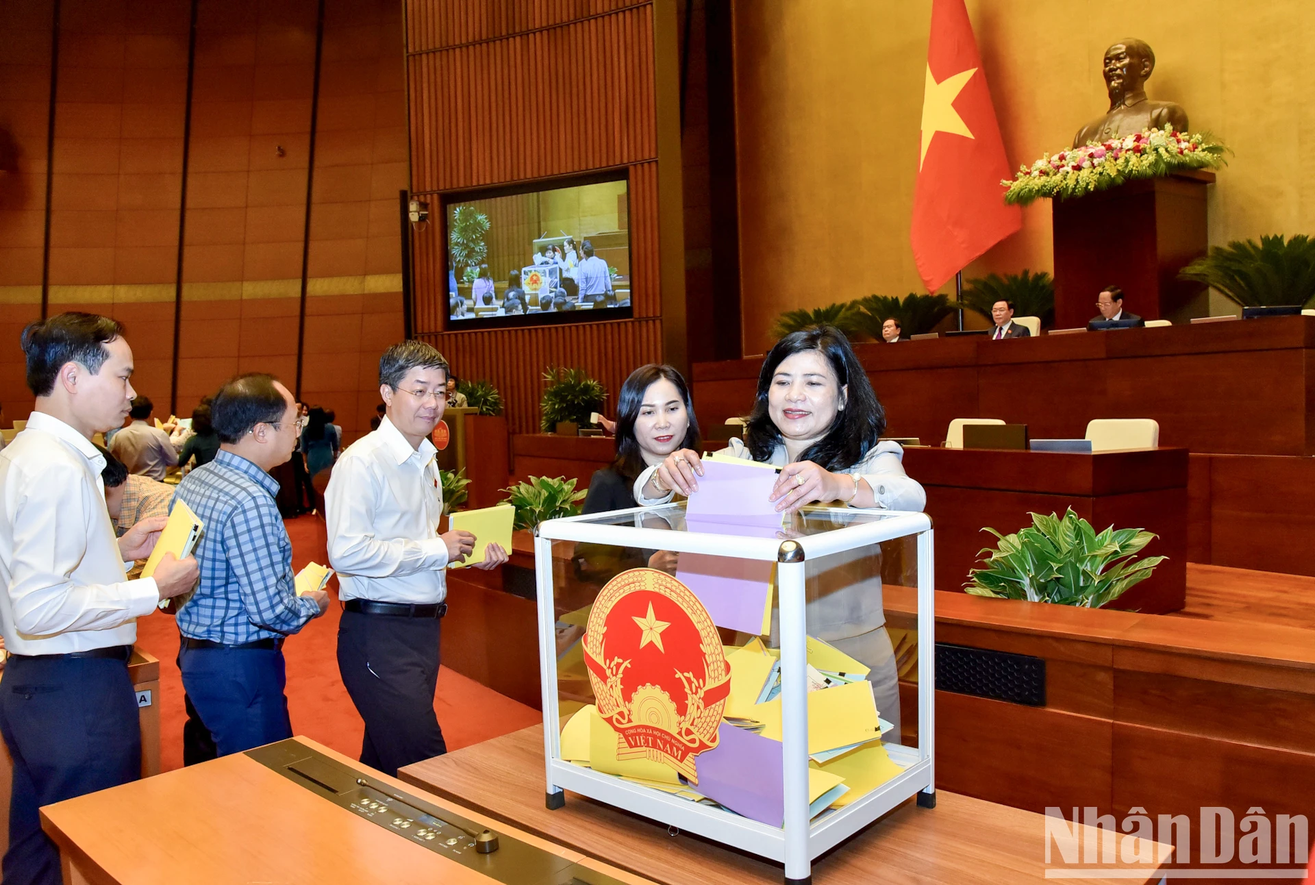 Quốc hội bỏ phiếu kín đánh giá tín nhiệm 44 chức danh ảnh 2