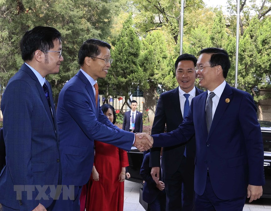 Chủ tịch nước Võ Văn Thưởng gặp mặt cán bộ, nhân viên Đại sứ quán và các cơ quan đại diện Việt Nam tại Trung Quốc ảnh 2