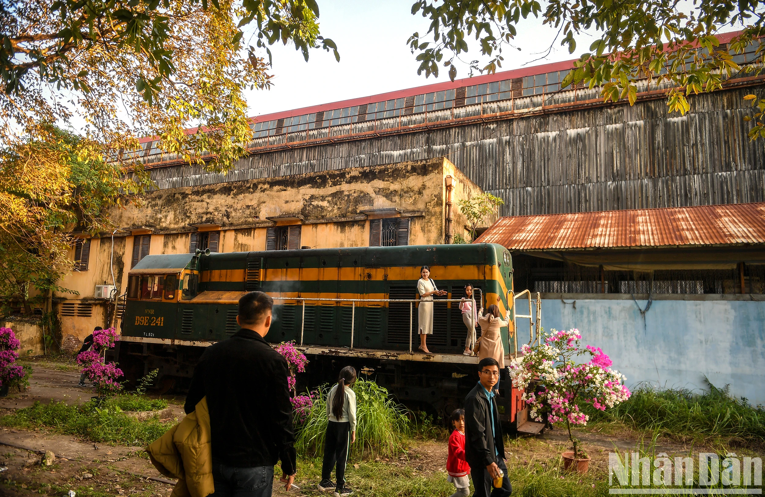 [Ảnh] Khám phá "không gian nghệ thuật" tại Nhà máy Xe lửa Gia Lâm ảnh 18