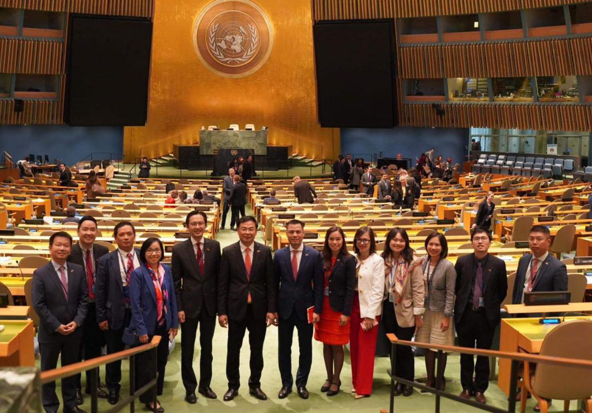 Đoàn Việt Nam tham dự phiên họp bỏ phiếu và công bố kết quả thành viên Hội đồng Nhân quyền Liên hợp quốc. (Ảnh: Phái đoàn Việt Nam tại Liên hợp quốc)