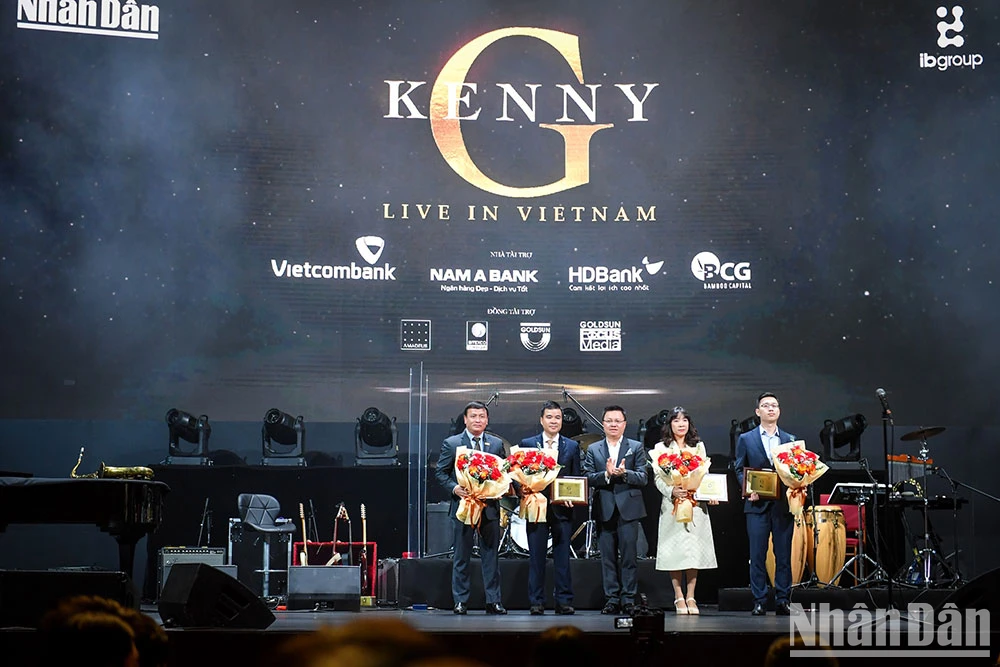 “Kenny G Live in Vietnam”: Đêm nhạc của cảm xúc ảnh 1