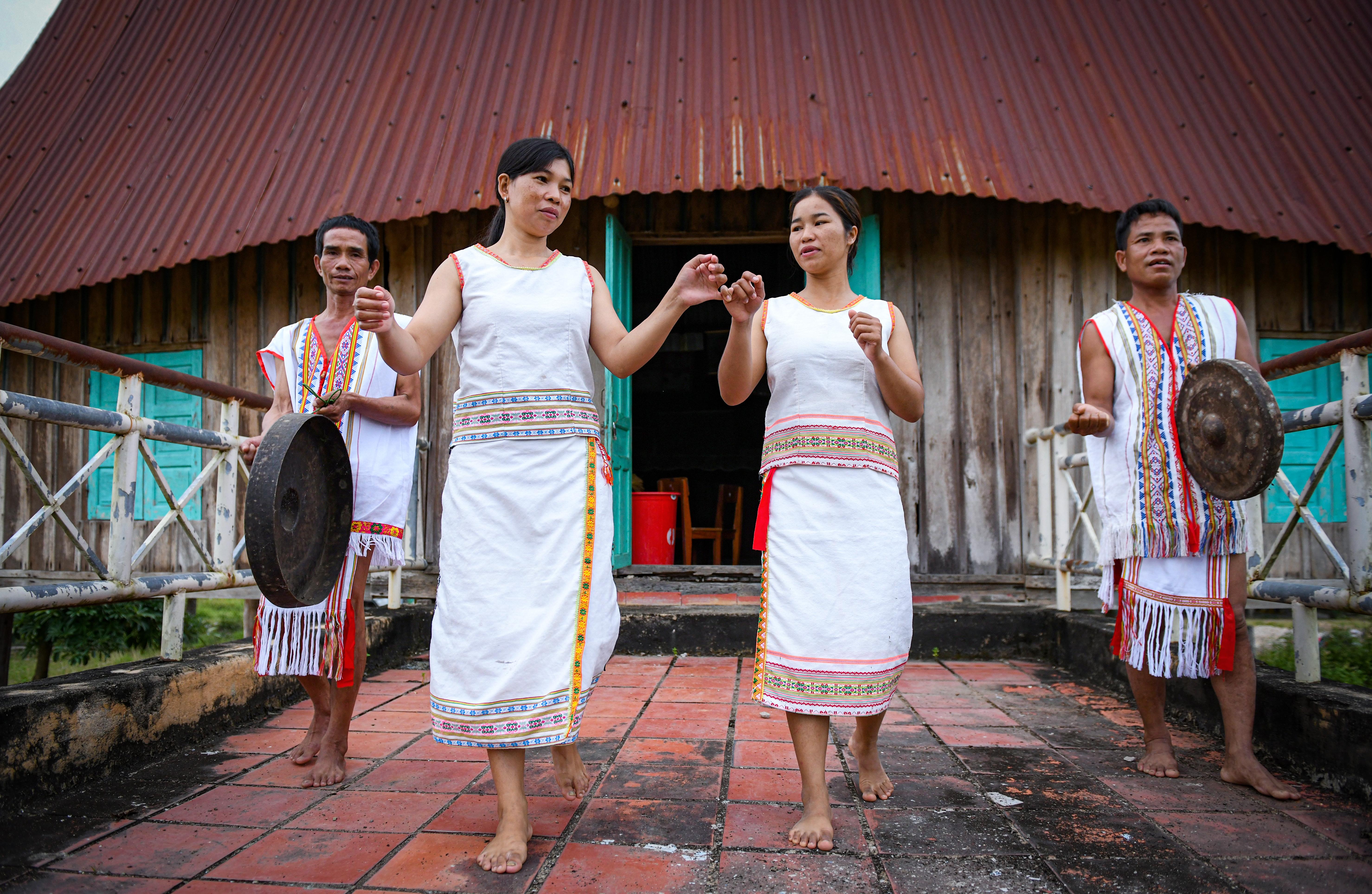 Người Rơ Măm ở làng Le (xã Mô Rai, huyện Sa Thầy) (Ảnh: THÀNH ĐẠT)