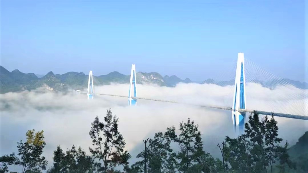 Cây cầu giữa không trung ở Quý Châu, Trung Quốc