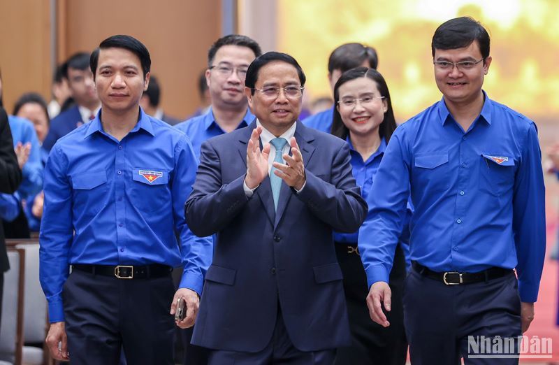 Thủ tướng Phạm Minh Chính và các đại biểu đến dự hội nghị. 