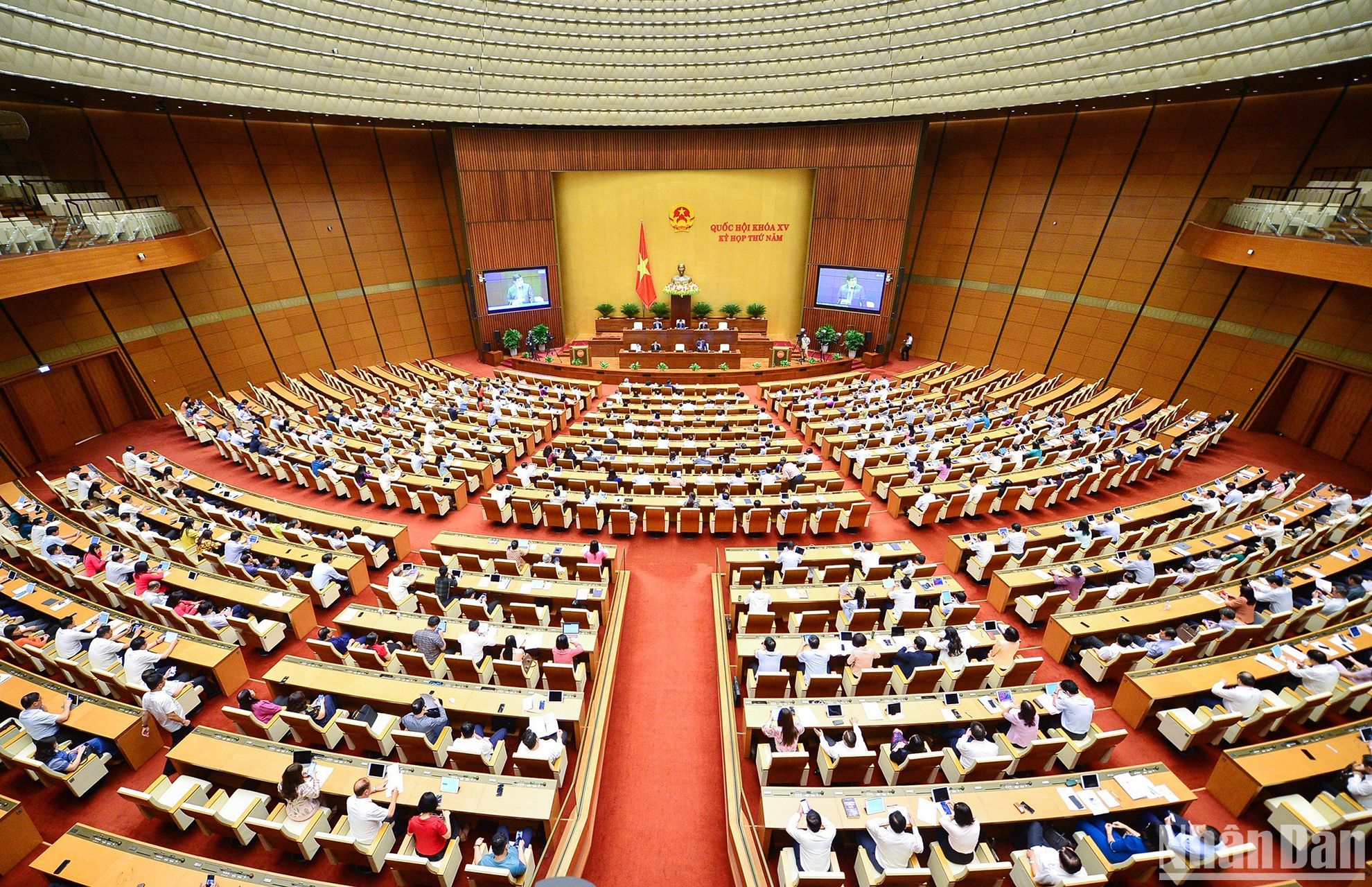 Quang cảnh phiên họp của Quốc hội tại Hội trường Diên Hồng ngày 24/5.