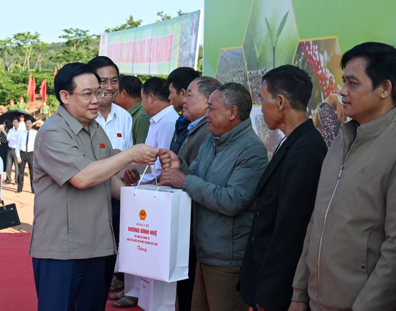 Chủ tịch Quốc hội dự lễ khánh thành Nhà máy chế biến cà-phê Sơn La ảnh 2