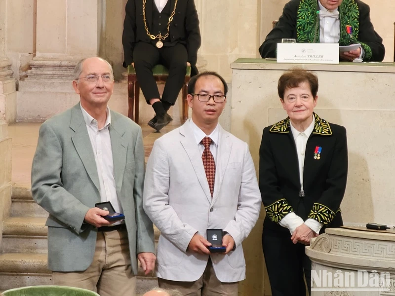 Hai nhà khoa học Việt Nam nhận giải thưởng hàn lâm Pháp ảnh 2
