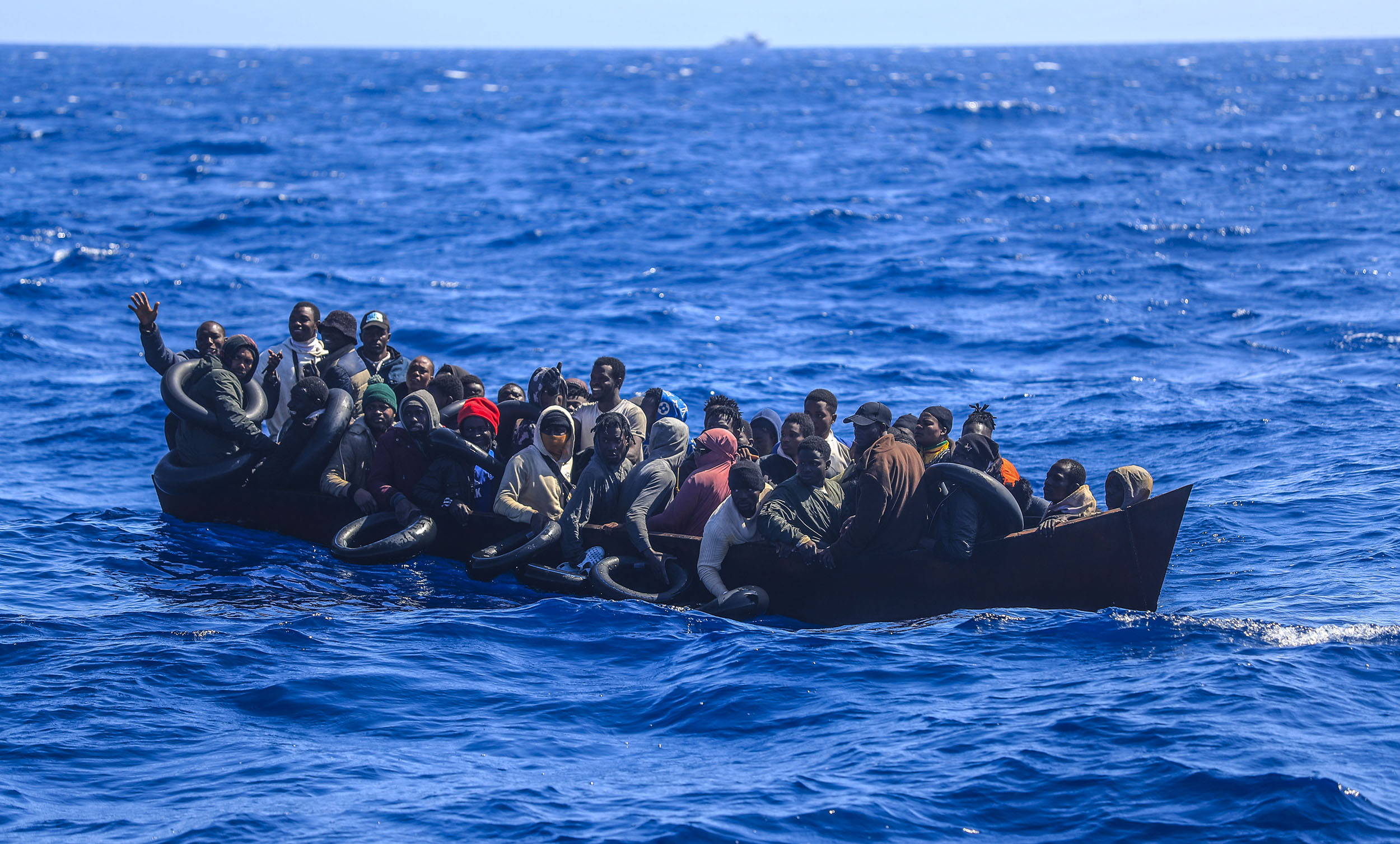[Ảnh] Giải cứu người tị nạn ở Địa Trung Hải
