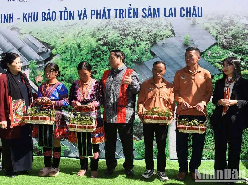 Phát huy sức mạnh đại đoàn kết toàn dân tộc, chung tay xây dựng quê hương phát triển, giàu đẹp và văn minh ảnh 12