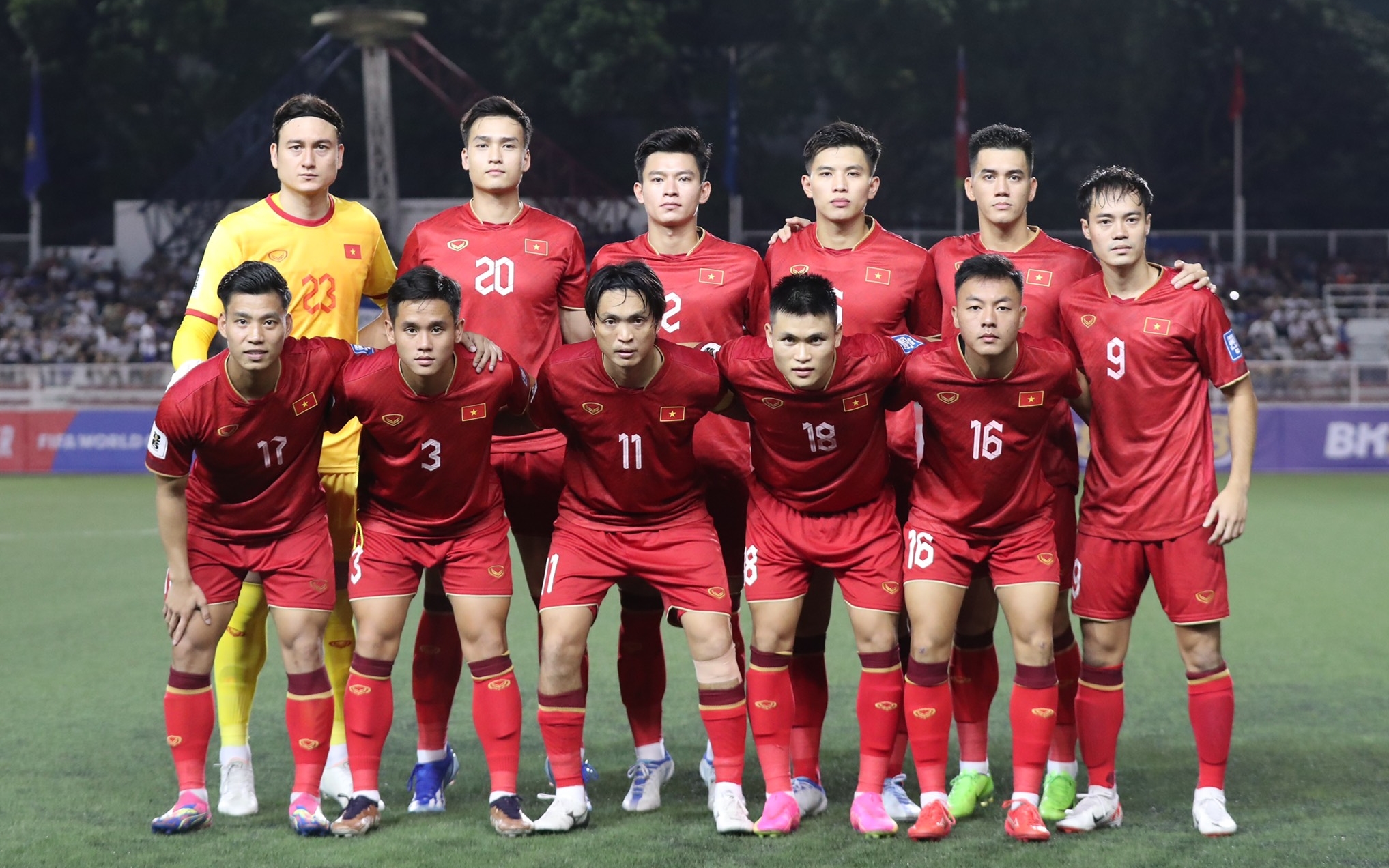 Văn Toàn và Đình Bắc tỏa sáng, Việt Nam thắng 2-0 Philippines ảnh 1