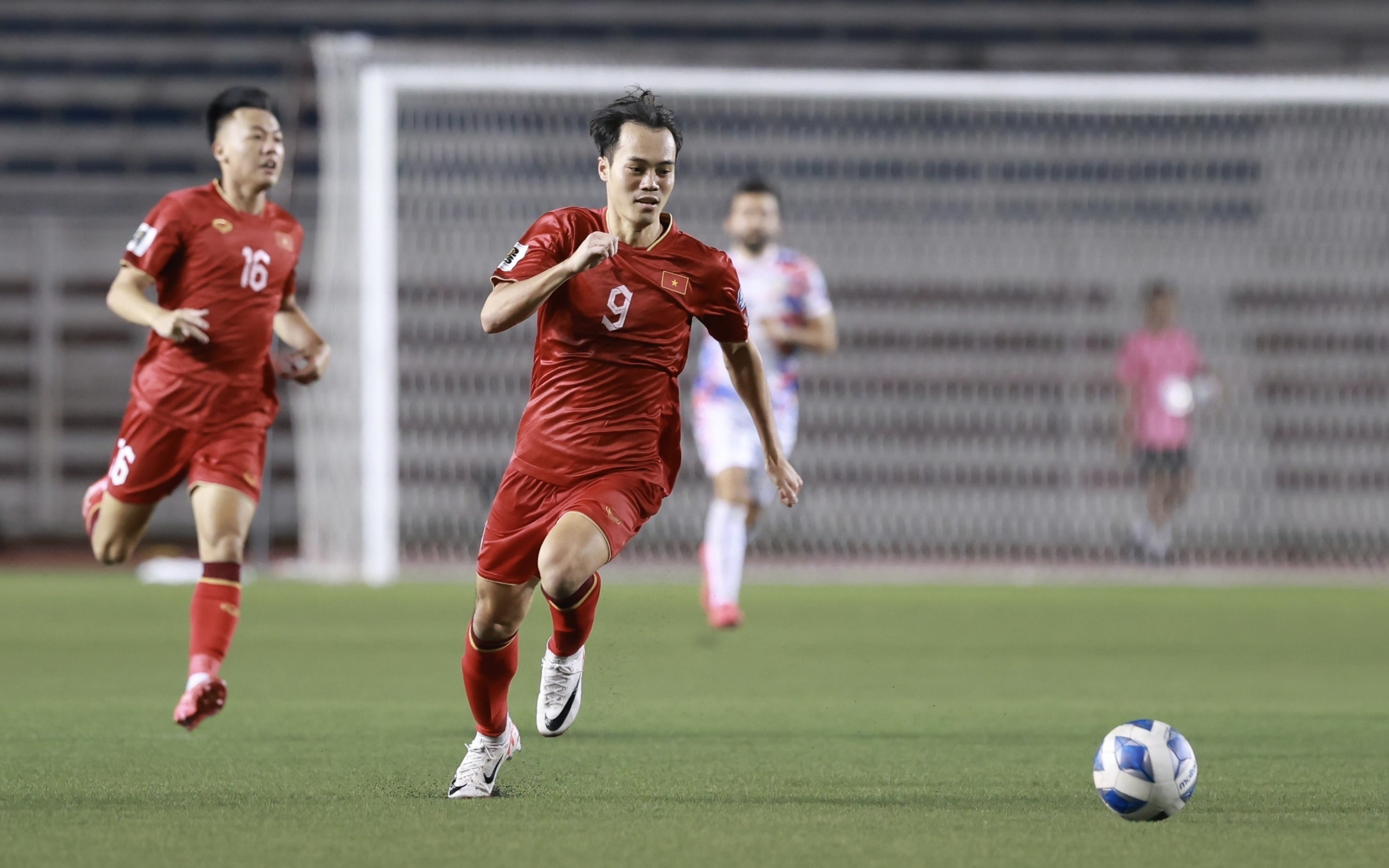 Văn Toàn và Đình Bắc tỏa sáng, Việt Nam thắng 2-0 Philippines ảnh 2