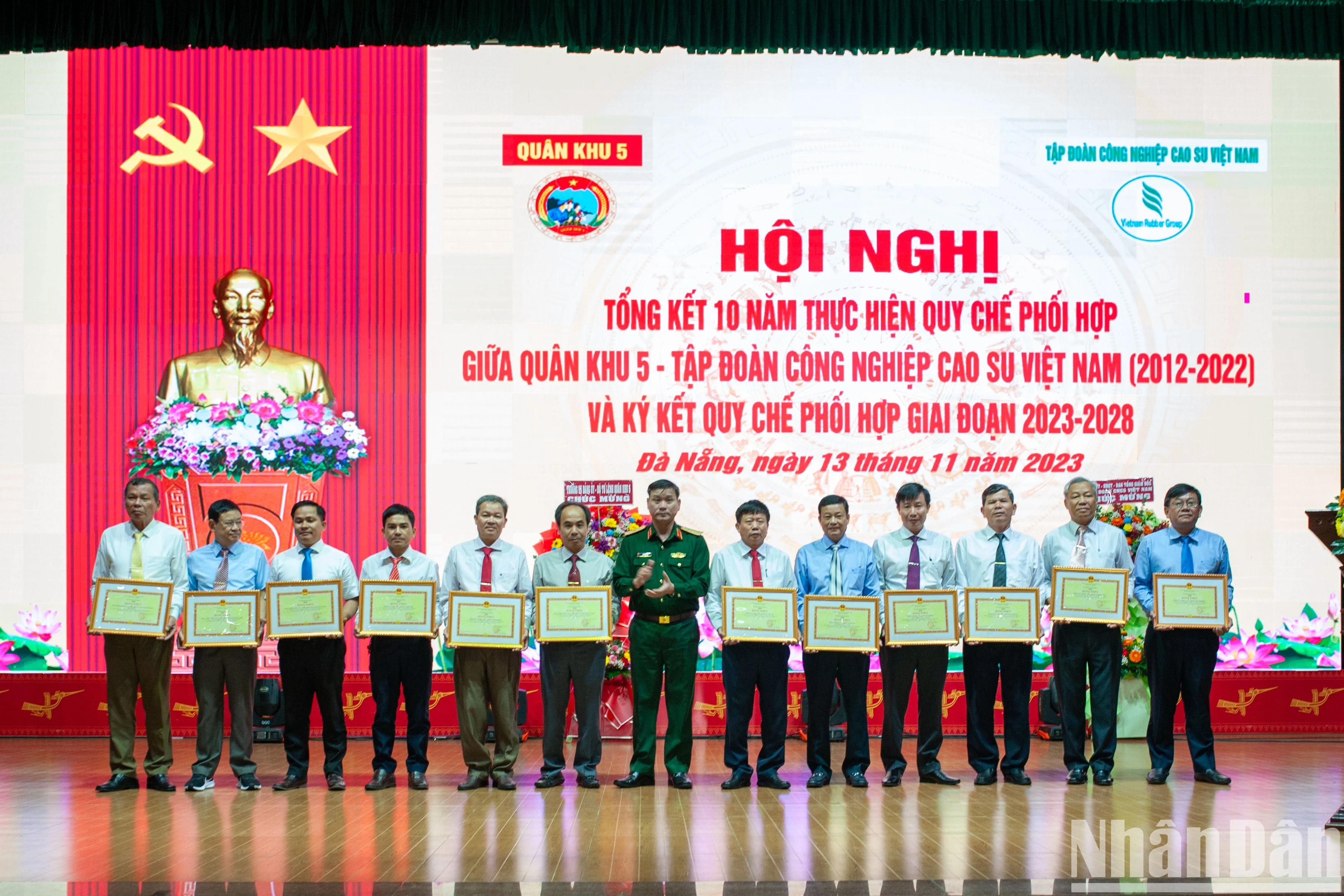 Tập đoàn Công nghiệp Cao-su Việt Nam và Quân khu 5 ký kết phối hợp giai đoạn 2023-2028 ảnh 2