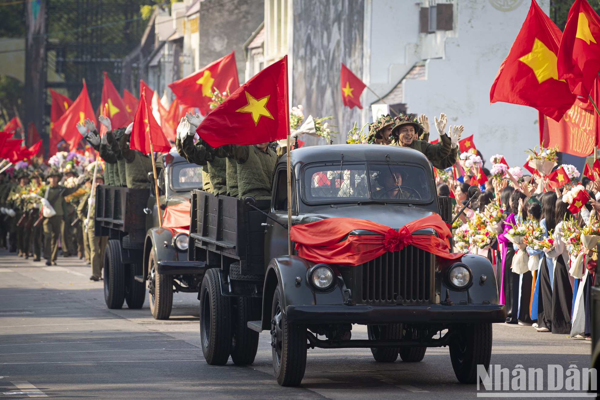 "Ngày hội Văn hóa vì hòa bình" là sự kiện trọng điểm trong chuỗi các hoạt động văn hóa đặc sắc, được chỉ đạo bởi Thành ủy, HĐND, UBND và Ủy ban Mặt trận Tổ quốc Việt Nam thành phố Hà Nội. Chương trình mang ý nghĩa sâu sắc trong việc tôn vinh giá trị lịch sử của Ngày Giải phóng Thủ đô, đồng thời nhìn lại 25 năm Hà Nội đón nhận danh hiệu “Thành phố vì hòa bình” từ UNESCO, khẳng định những nỗ lực không ngừng của thành phố trong việc giữ gìn và phát huy các giá trị văn hóa, lịch sử, đồng thời xây dựng một Thủ đô ngày càng văn minh, hiện đại, hội nhập quốc tế. 