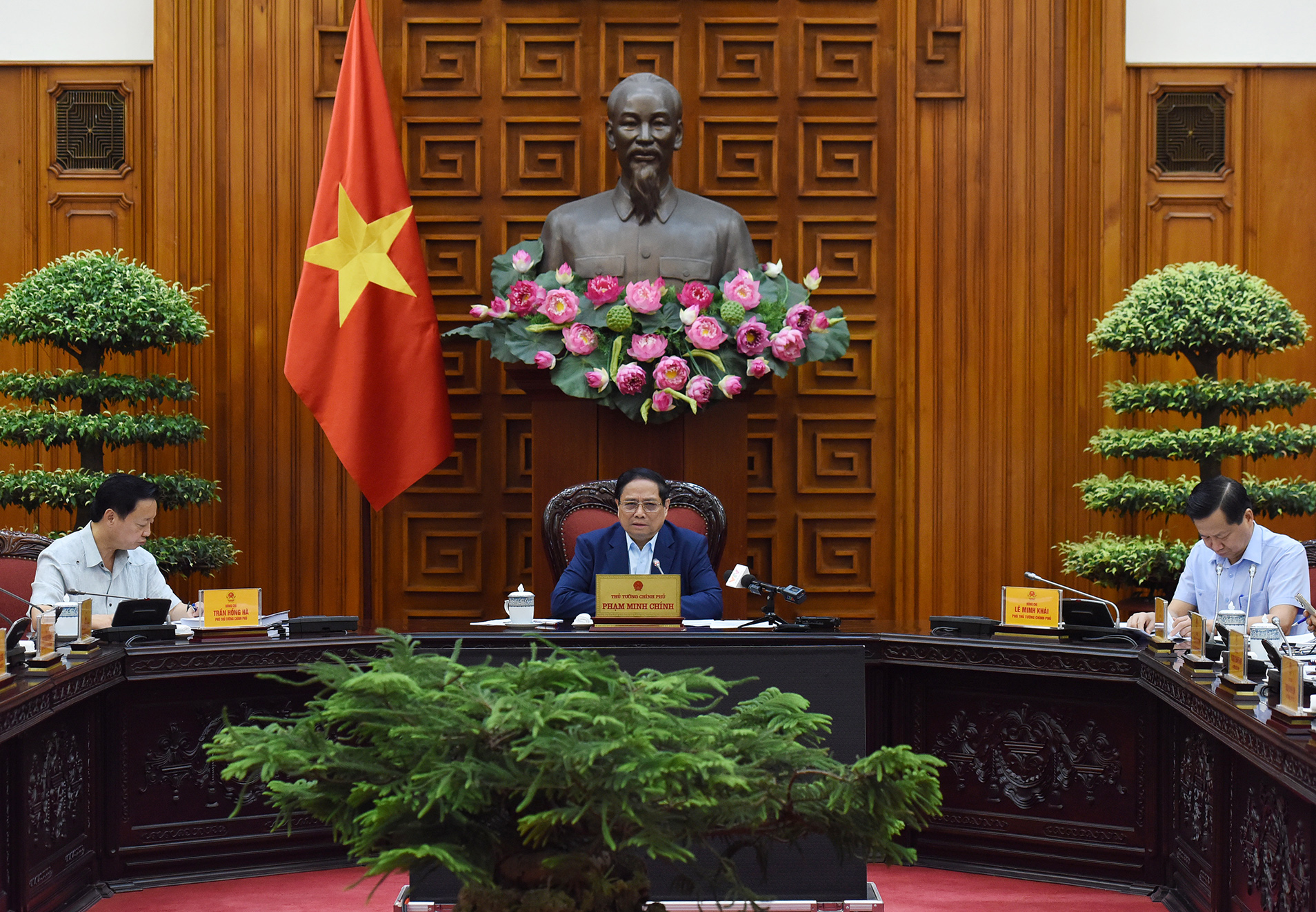 Thủ tướng Phạm Minh Chính chủ trì họp Thường trực Chính phủ về kiểm soát lạm phát.