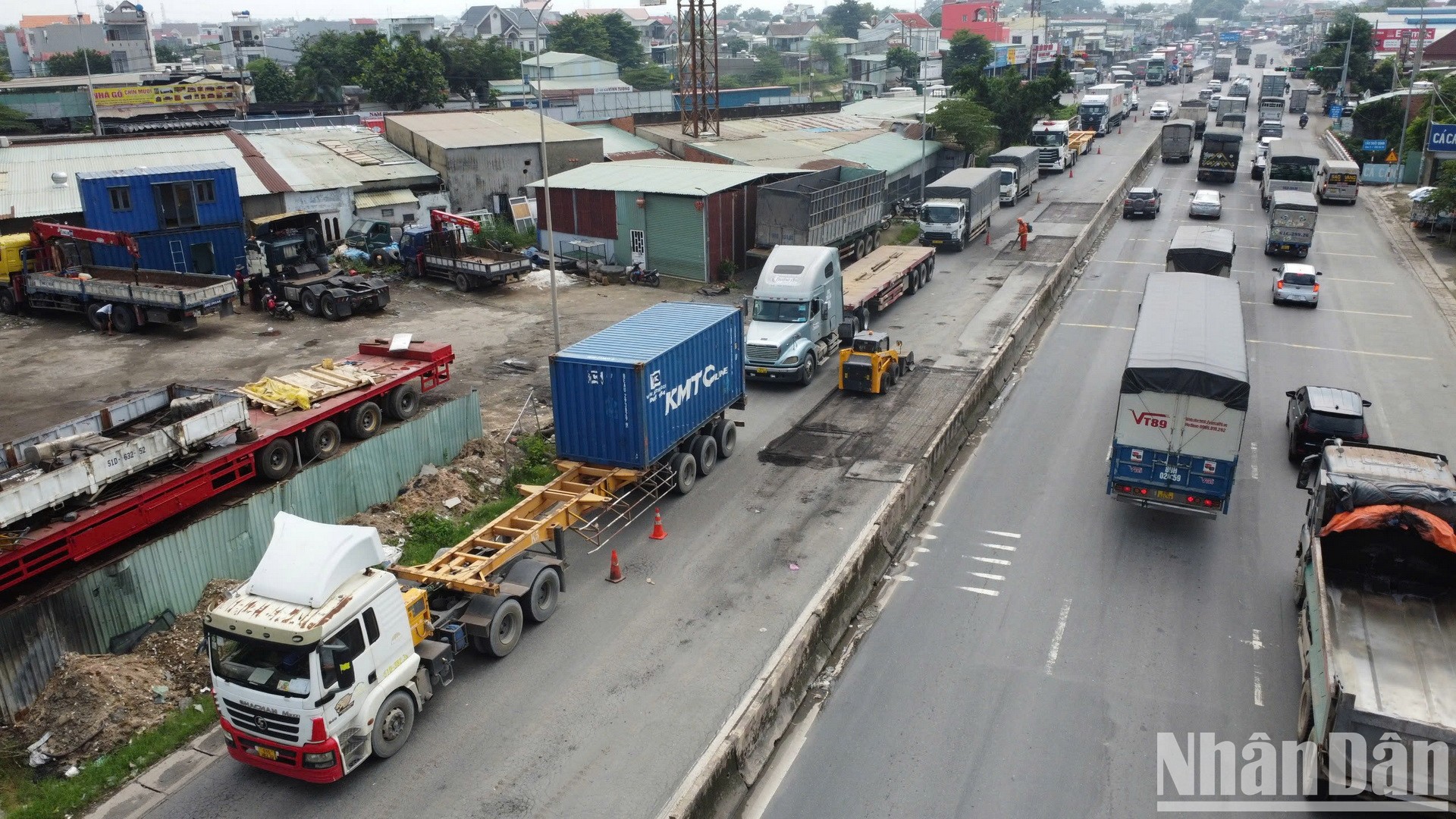 Khoảng 500m trên Quốc lộ 51 đoạn trước khu du lịch Sơn Tiên được tạm đóng để sửa chữa.