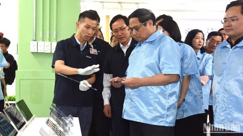 [Ảnh] Thủ tướng Phạm Minh Chính thăm nhà máy của Công ty TNHH Samsung Electronics Việt Nam