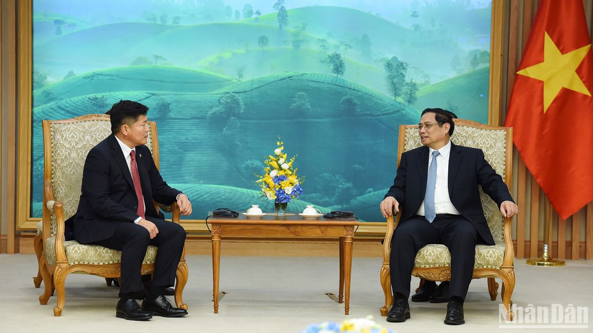 Thủ tướng Phạm Minh Chính tiếp Bộ trưởng Tư pháp và Nội vụ Mông Cổ Khishgee Nyambaatar.