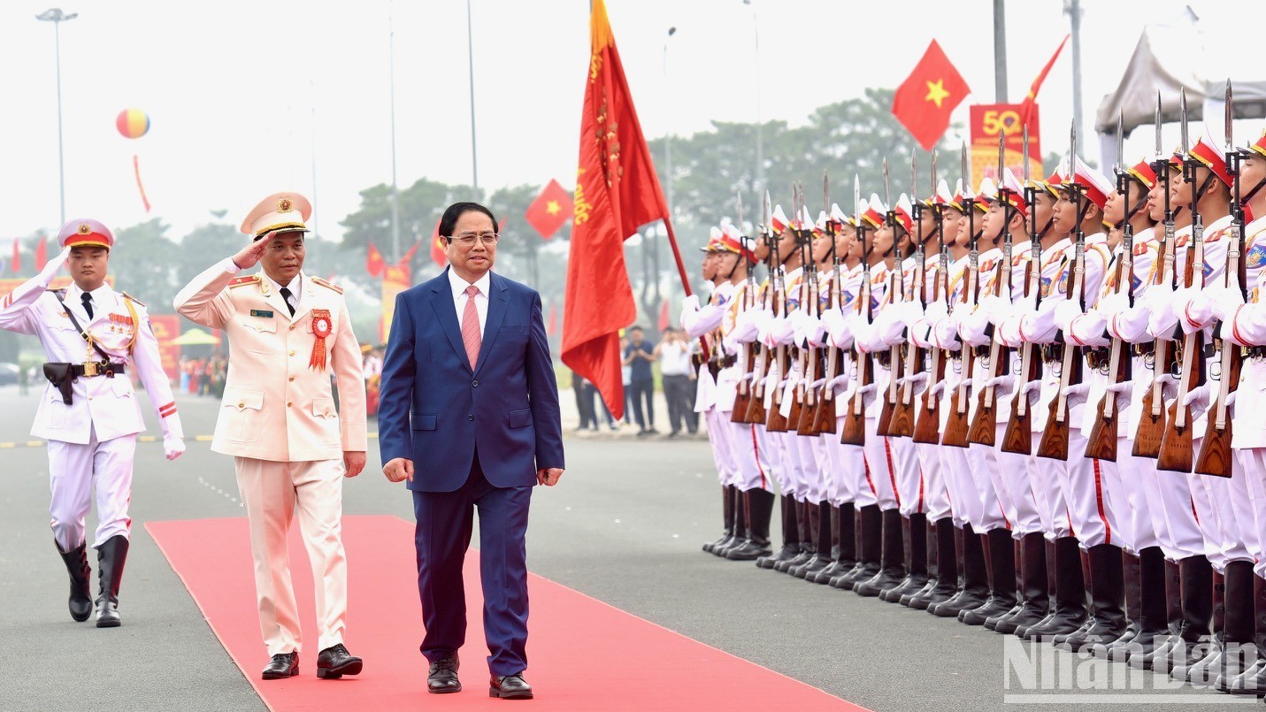Thủ tướng Phạm Minh Chính duyệt đội danh dự lực lượng Cảnh sát cơ động Lễ kỷ niệm.