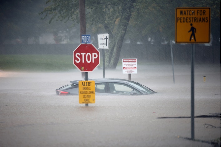 Đường phố tại thành phố St. Petersburg, Florida bị ngập sâu sau khi bão Helene quét qua nước Mỹ. (Ảnh: Reuters)