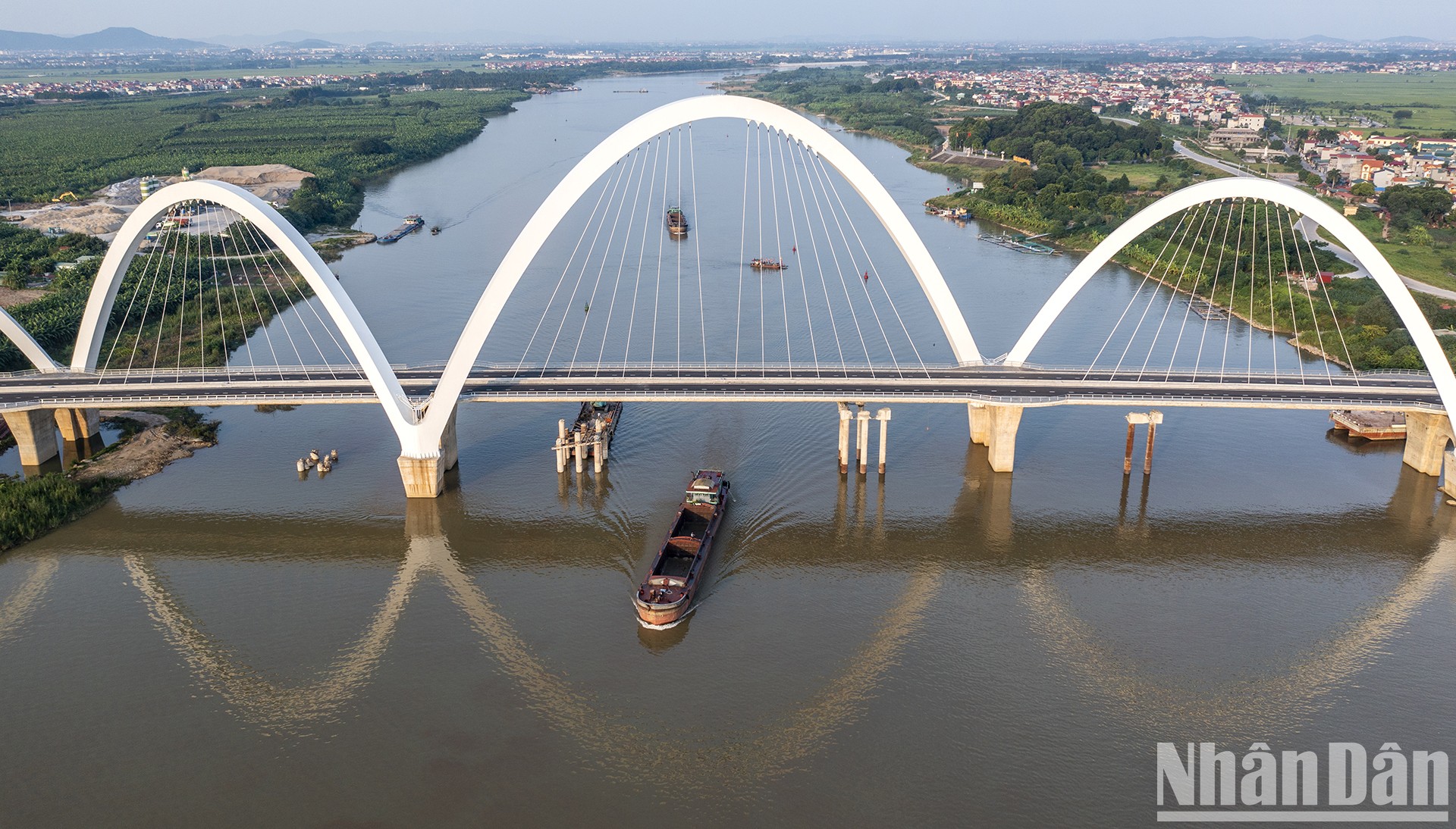 Khám phá cầu Nhật Tân - cầu thép dây văng lớn nhất Việt Nam - Vntrip.vn