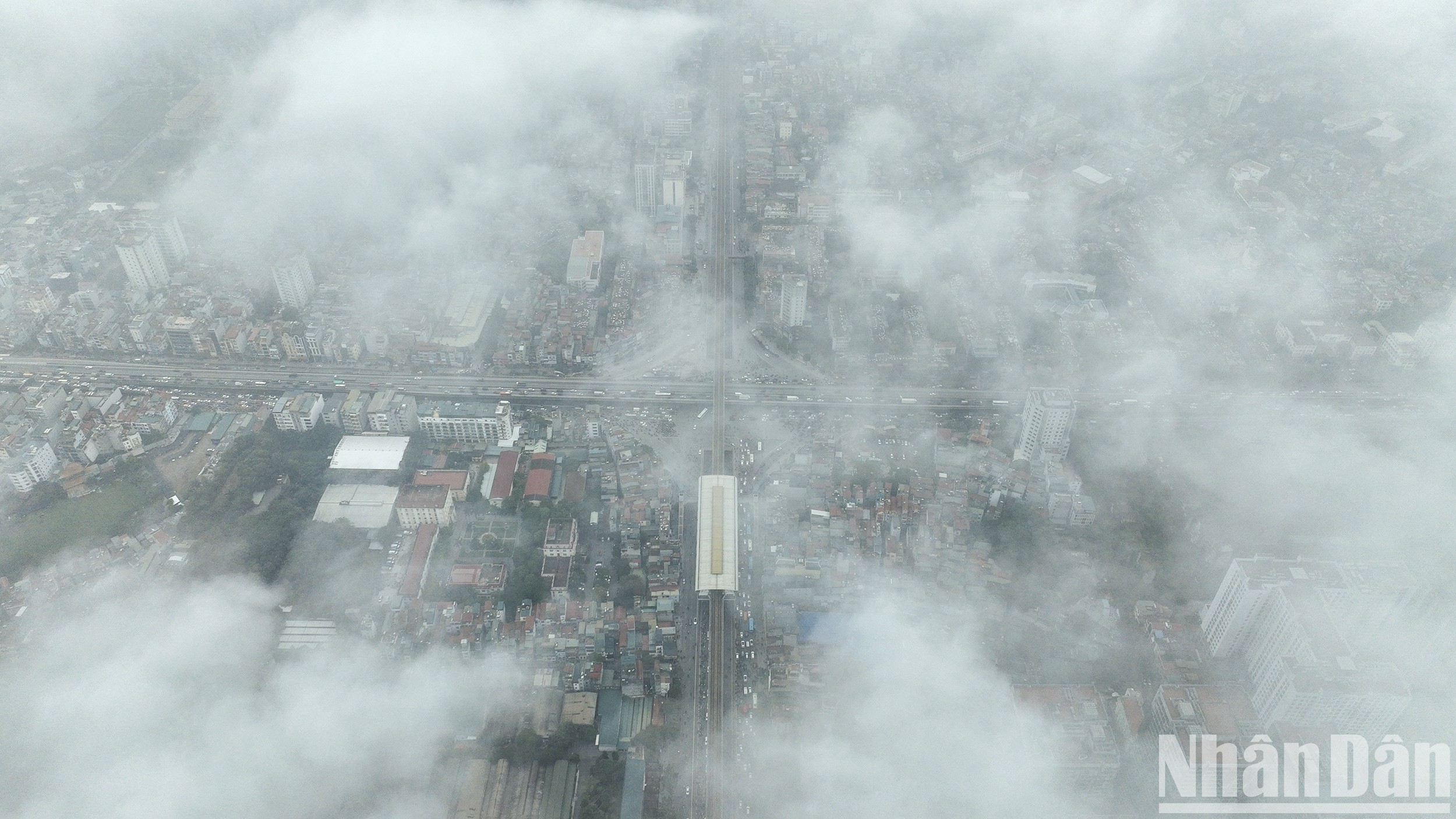 [Ảnh] Nhiều ngày bao phủ trong màn sương, Hà Nội đứng thứ 3 thế giới về độ ô nhiễm