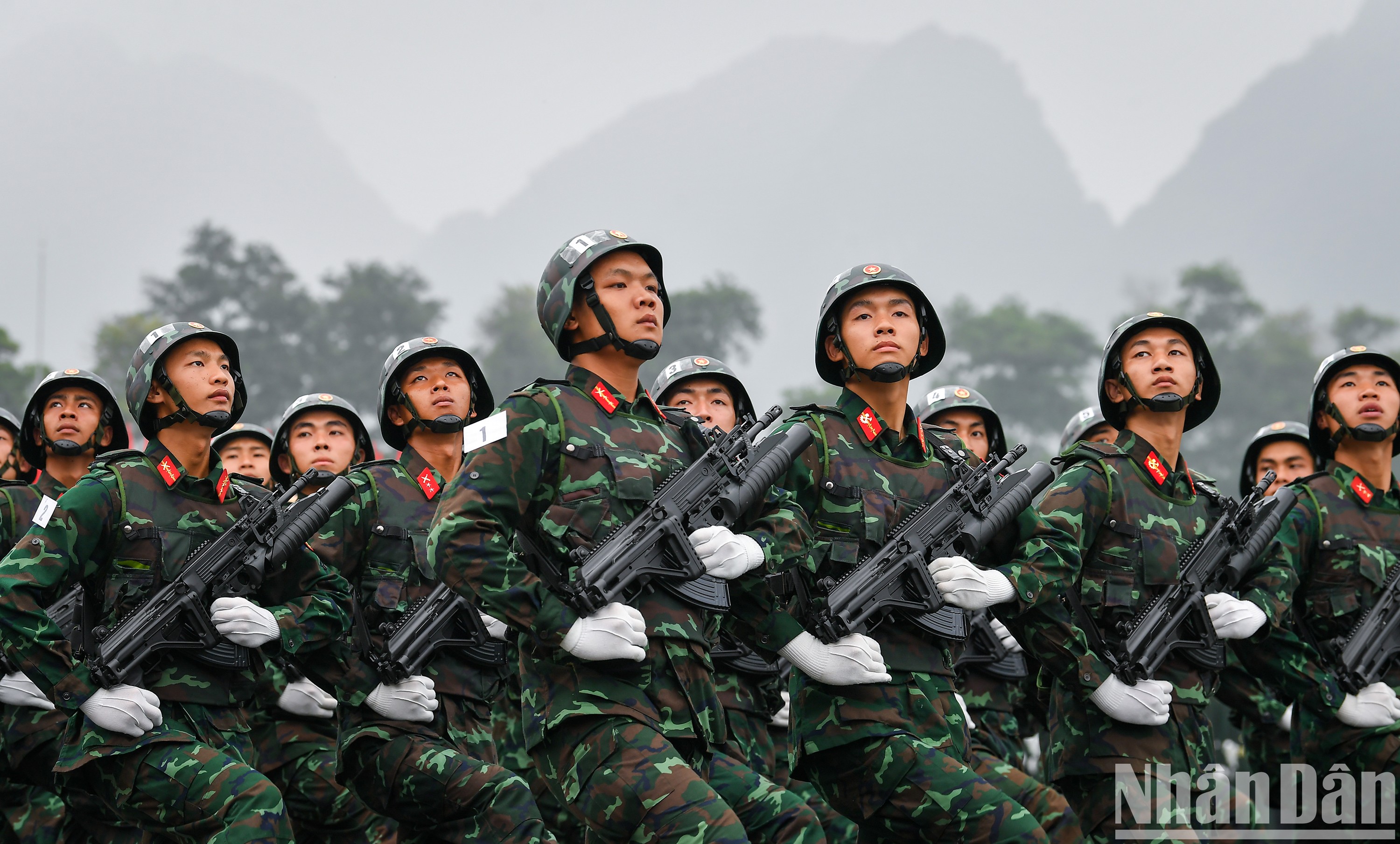 [Ảnh] Hợp luyện diễu binh, diễu hành kỷ niệm 70 năm Chiến thắng Điện Biên Phủ