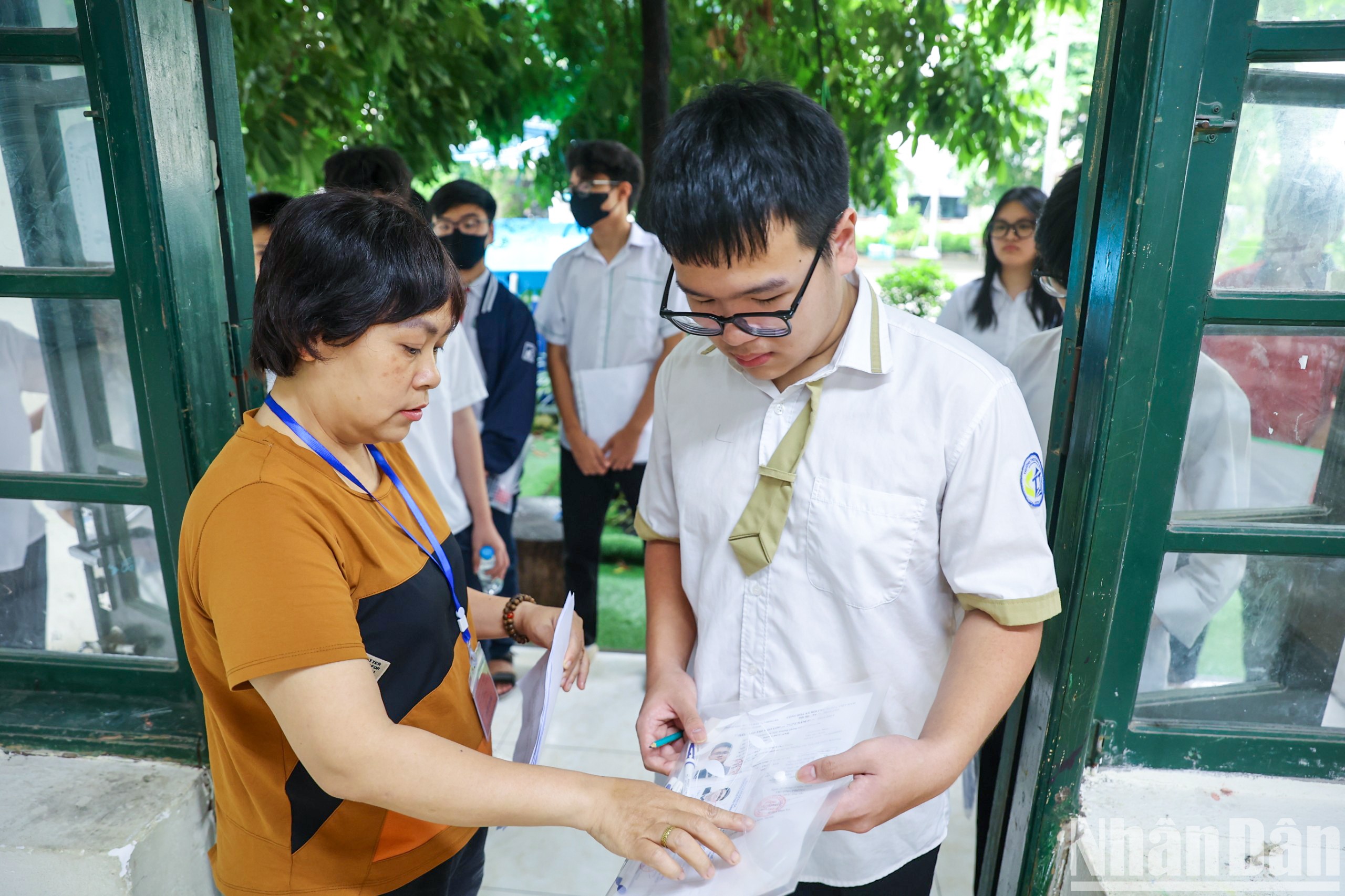 [Ảnh] Hơn 105.000 thí sinh Hà Nội bước vào môn thi Ngữ văn