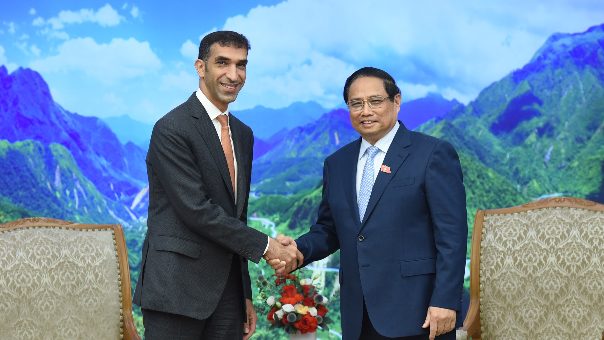 Thủ tướng Phạm Minh Chính và ông Thani bin Ahmed Al Zeyoudi, Quốc vụ khanh phụ trách ngoại thương của Bộ Kinh tế các Tiểu vương quốc Arab thống nhất (UAE).