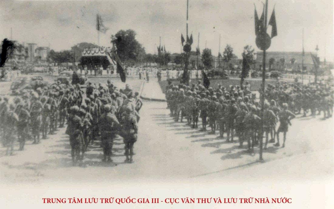 Toàn cảnh lễ đài tại Quảng trường Ba Đình, Hà Nội, ngày 2/9/1945. (Ảnh: Trung tâm Lưu trữ quốc gia III)