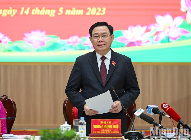 Chủ tịch Quốc hội Vương Đình Huệ phát biểu tại buổi làm việc với tỉnh Hà Nam.