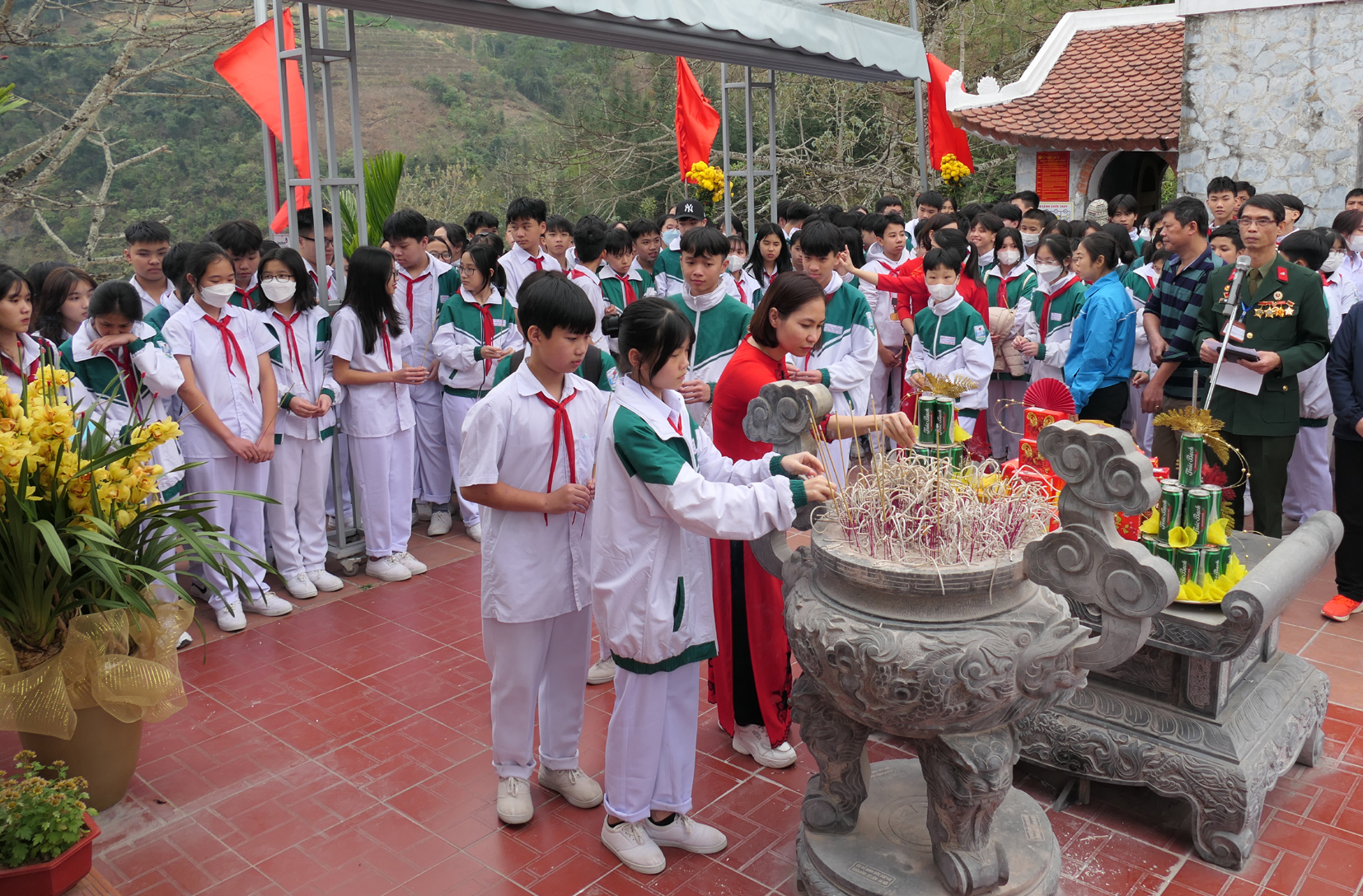 Đài tưởng niệm các Anh hùng, liệt sĩ tại điểm cao 468, xã Thanh Thủy, huyện Vị Xuyên là địa chỉ đỏ giáo dục truyền thống cách mạng cho thế hệ trẻ.